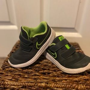 Nike Toddler shoes! Still in good condition.